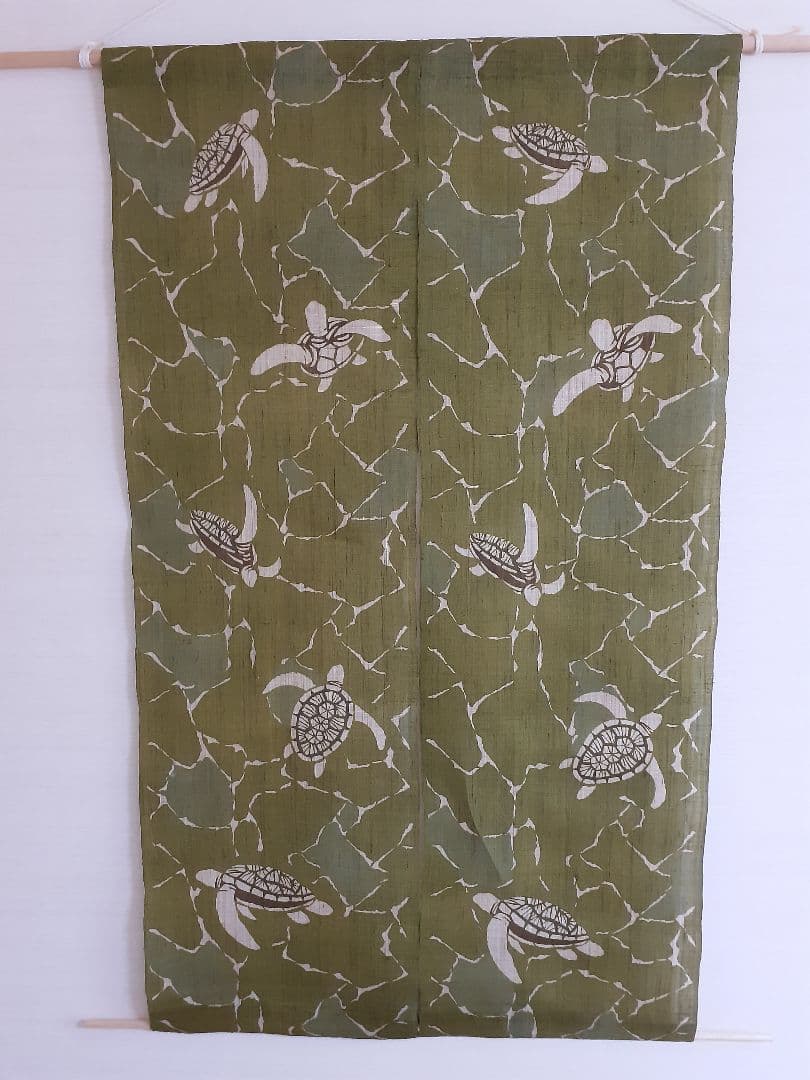 ウージ染め　タペストリー　ウミガメ