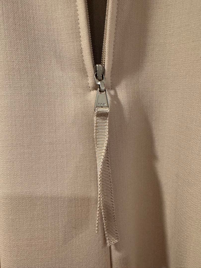 フォクシー白襟ワンピース/サンドベージュ 38クリーニング済み極美品