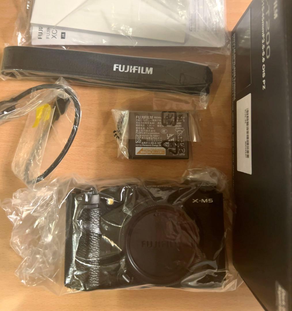 新品　FUJIFILM X-M5 ミラーレスカメラ ボディ 富士フイルム
