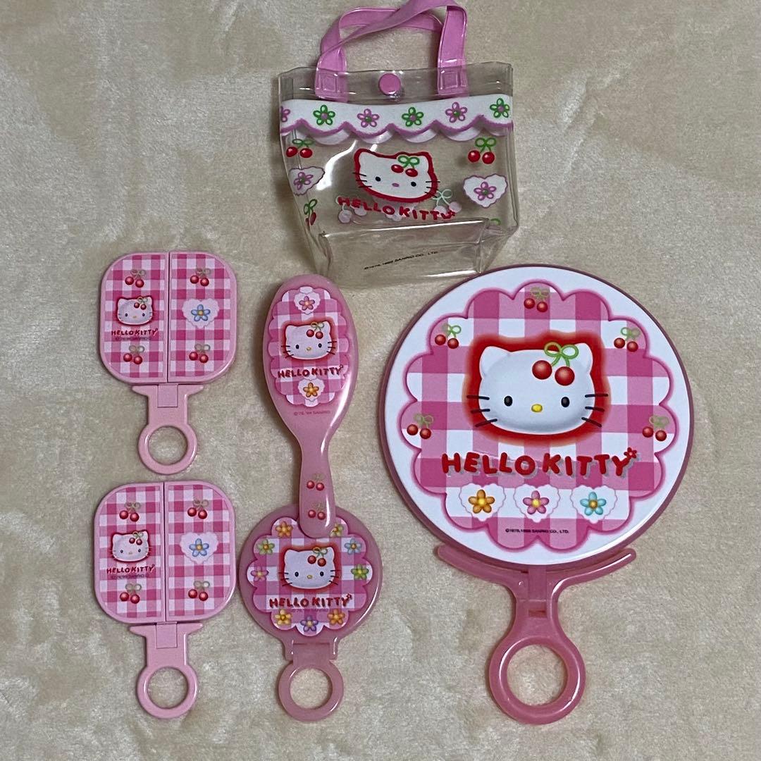 【送料込み、匿名発送】ハローキティ さくらんぼ　ミラー　くし　ポーチ