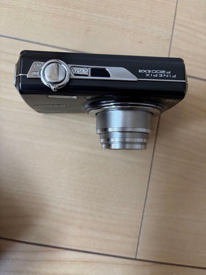 FUJIFILM F200 EXR finepix デジカメ