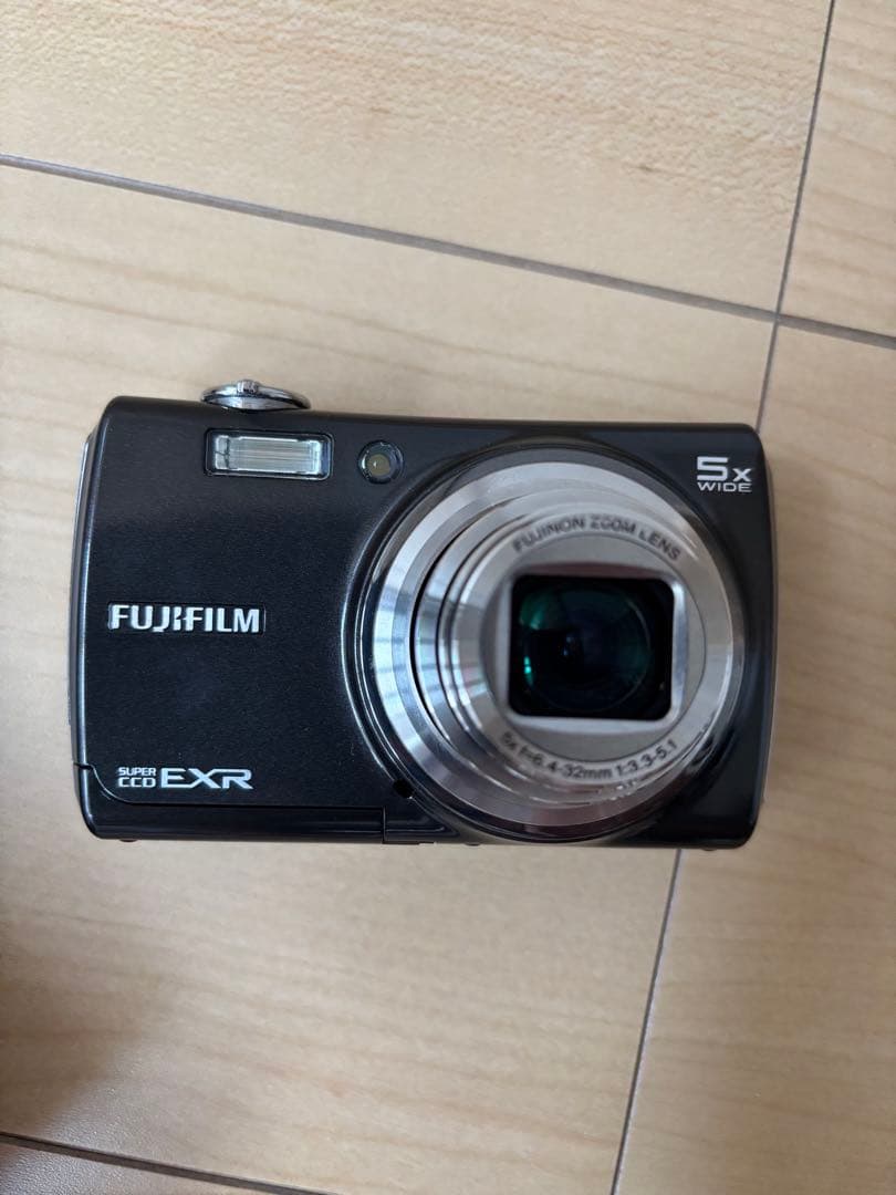 FUJIFILM F200 EXR finepix デジカメ