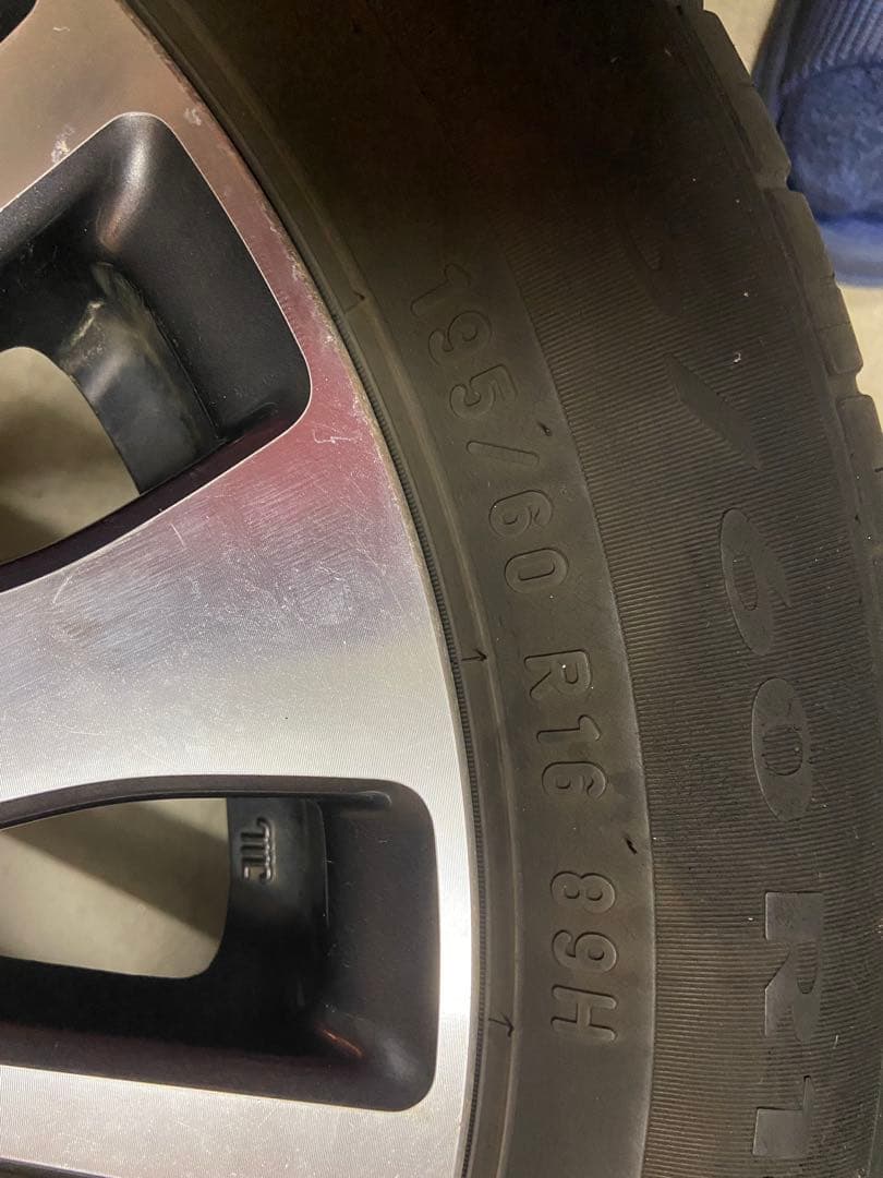 セレナ c26純正アルミホイールとタイヤセット送料込み