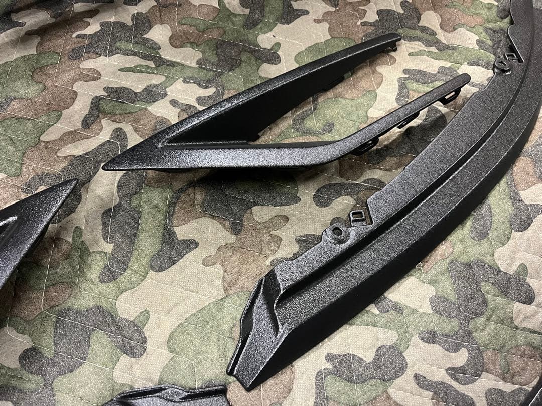 新型デリカD5 後期　フロントグリル フォグベゼル　チッピング塗装　ラプター塗装