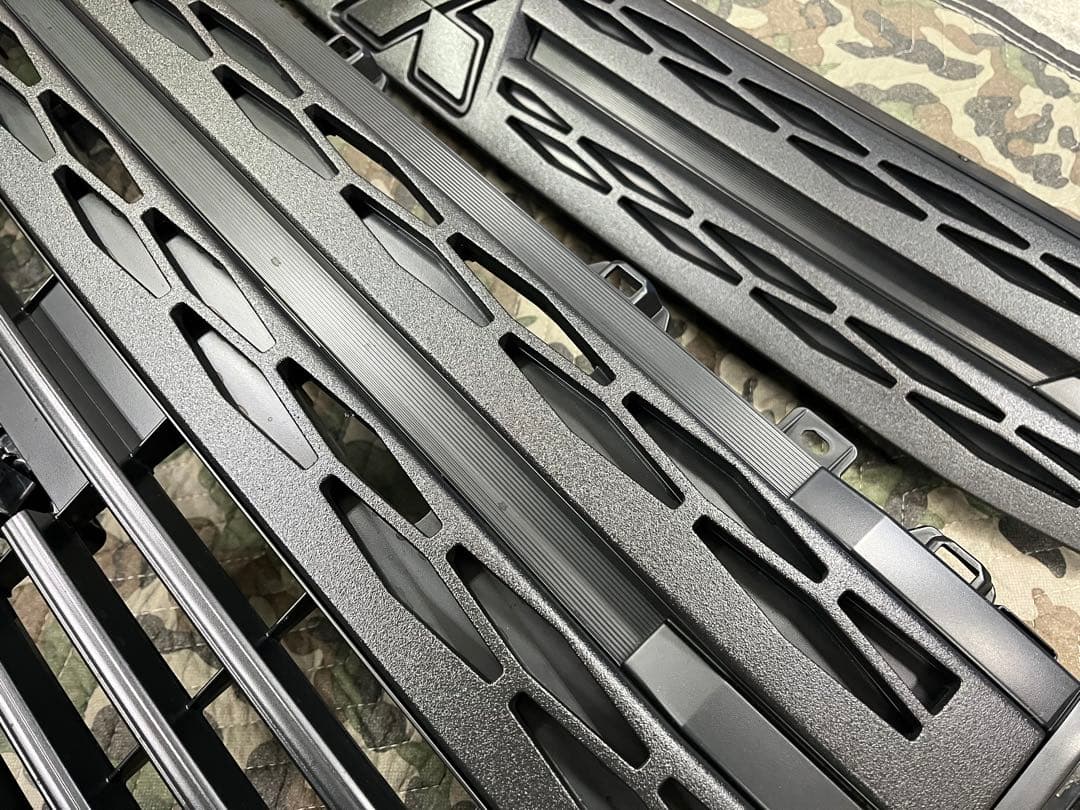 新型デリカD5 後期　フロントグリル フォグベゼル　チッピング塗装　ラプター塗装