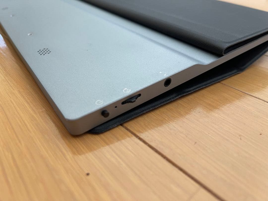 13.3インチ　ポータブルモニタ