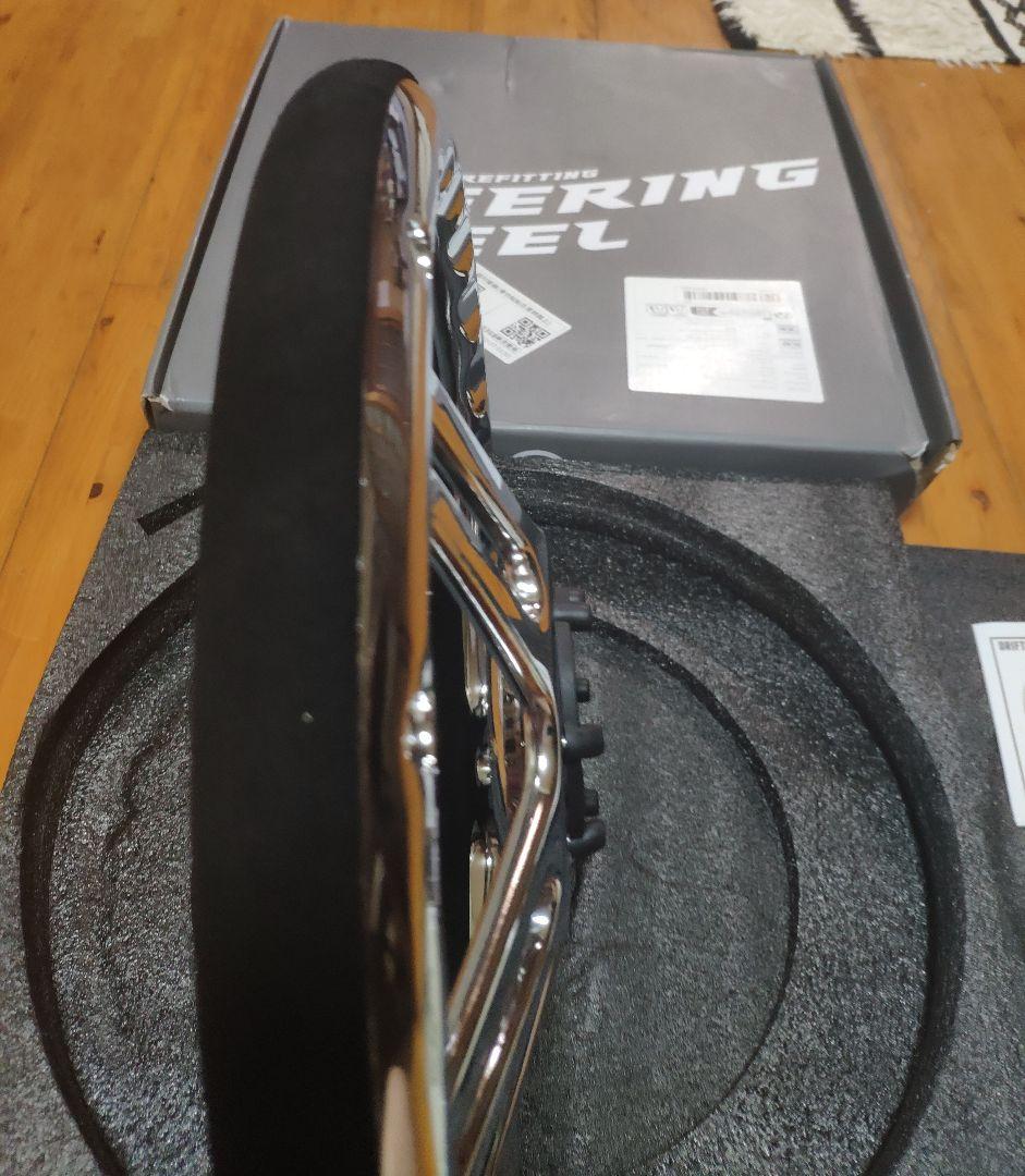 新品 ハーフラップスエードレザー ビレットステアリング350 MOMOピッチ70