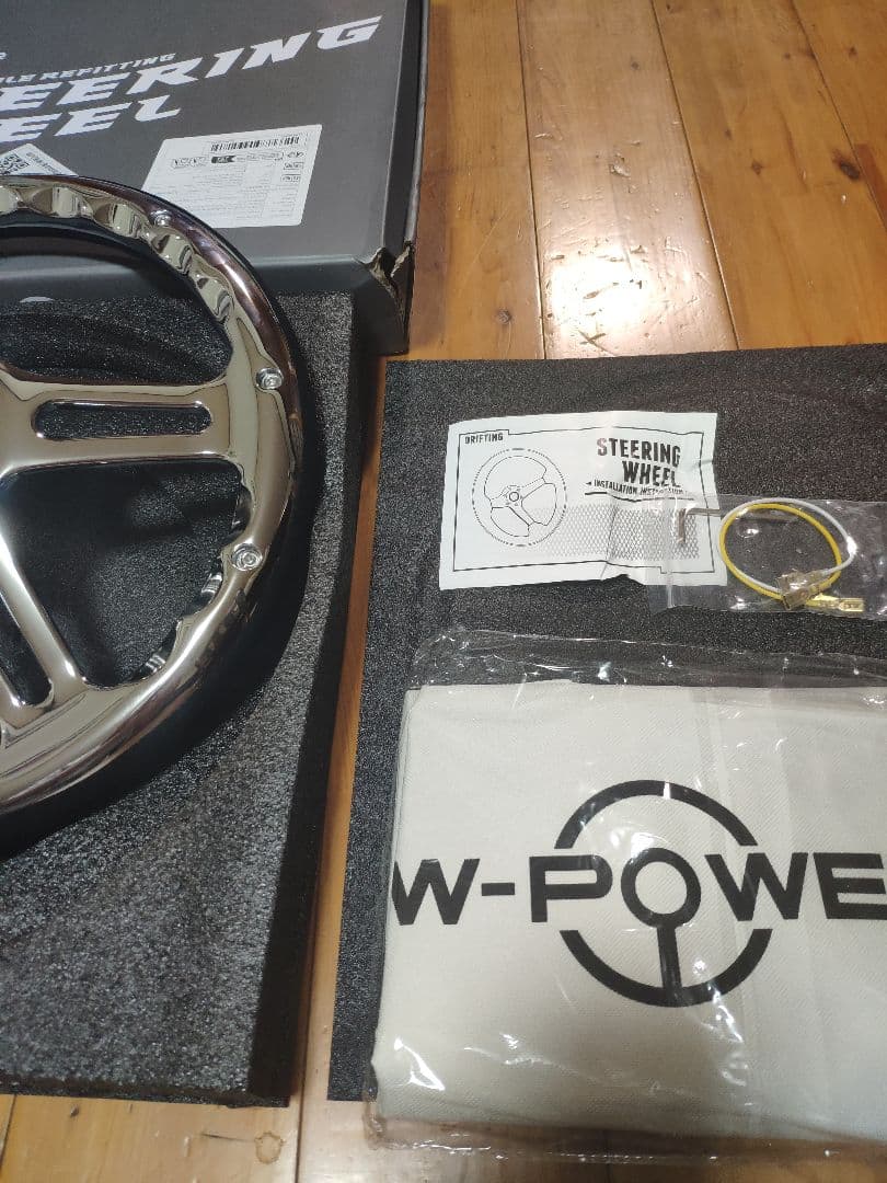 新品 ハーフラップスエードレザー ビレットステアリング350 MOMOピッチ70