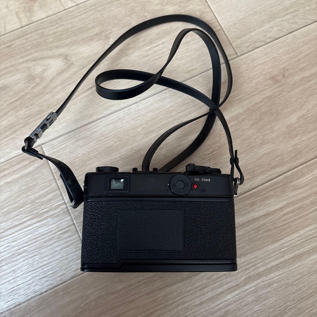 YASHICA フィルムカメラ 黒 ストラップ付き