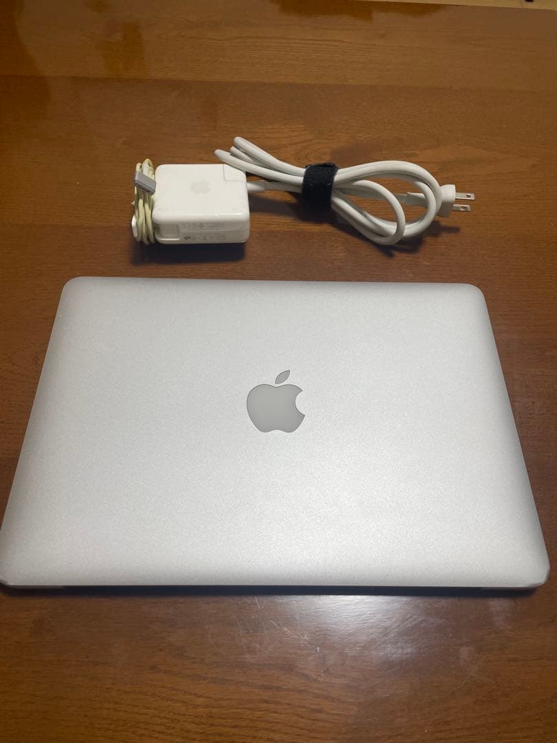 【Apple】MacBook Pro シルバー 充電器付き