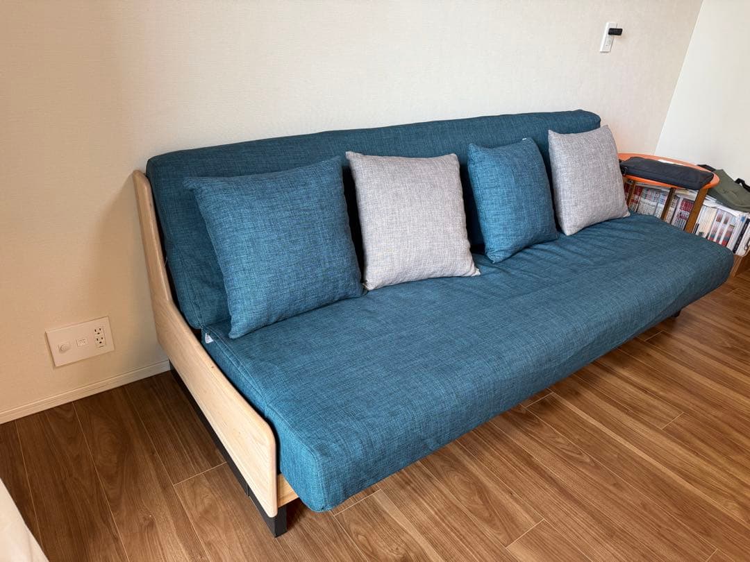青色ソファベッド 4クッション付き