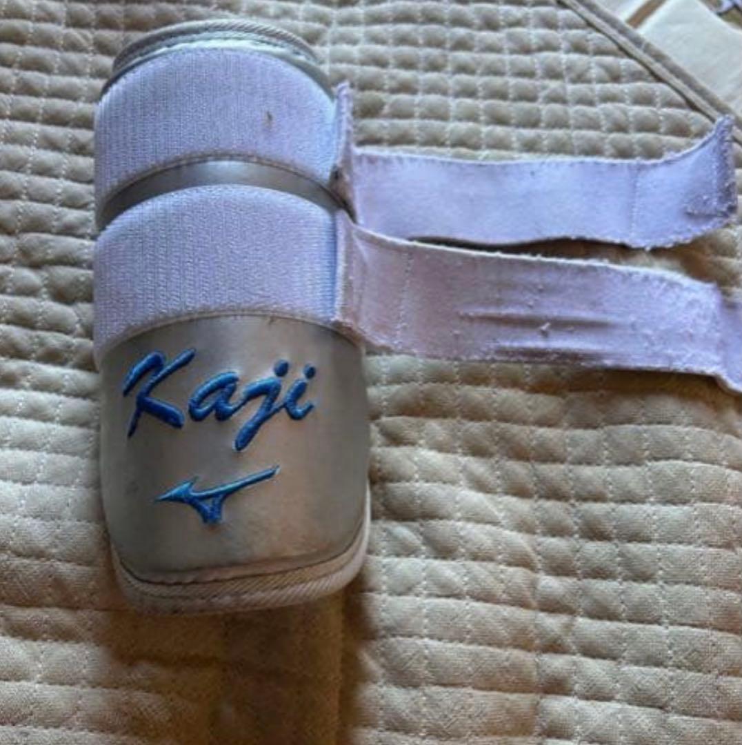 ゆ*ま様 横浜DeNAベイスターズ梶原選手使用エルボーガード