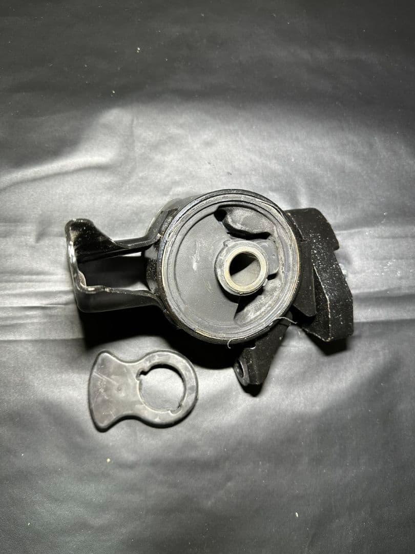 06〜08y ホンダ リッジライン　エンジンマウント　ミッションマウント