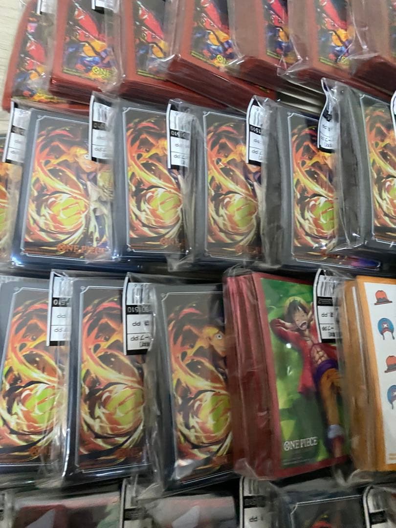 【新品未開封】ワンピースカードゲーム　スリーブ31個