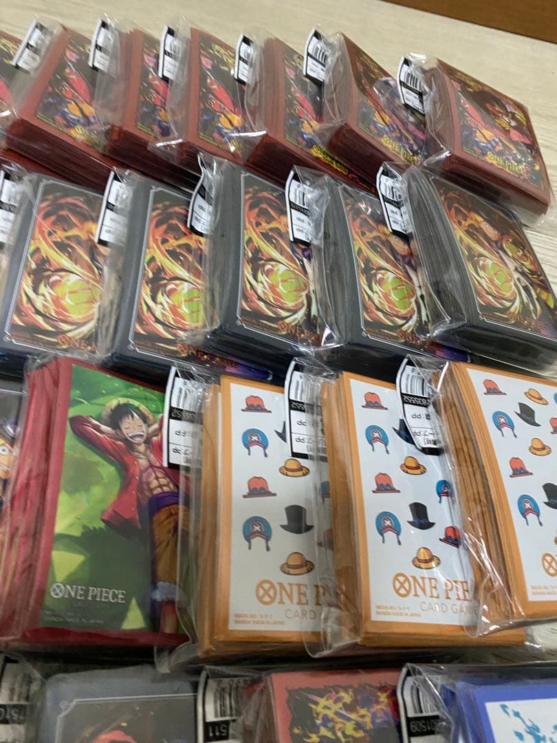 【新品未開封】ワンピースカードゲーム　スリーブ31個