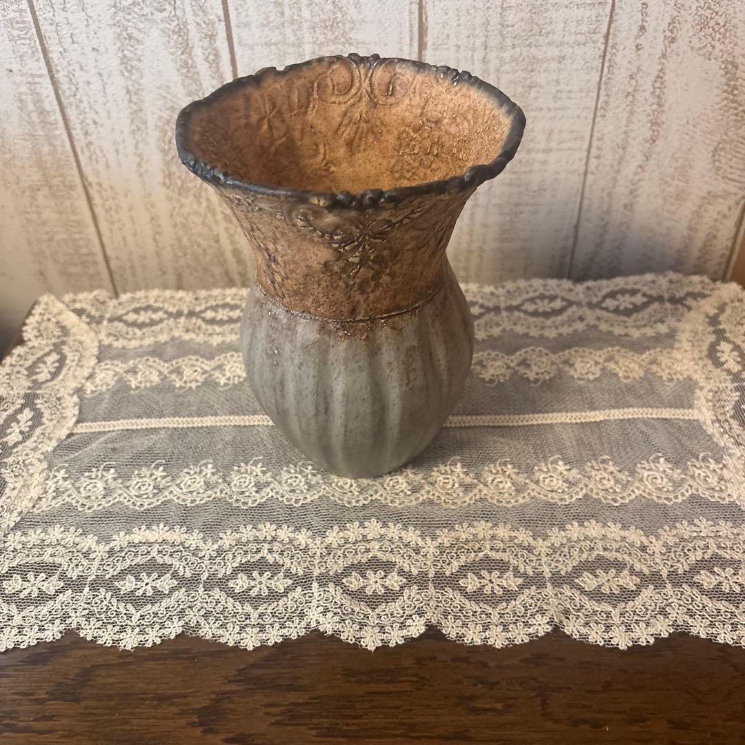 本田あつみ　ドイリー　花瓶