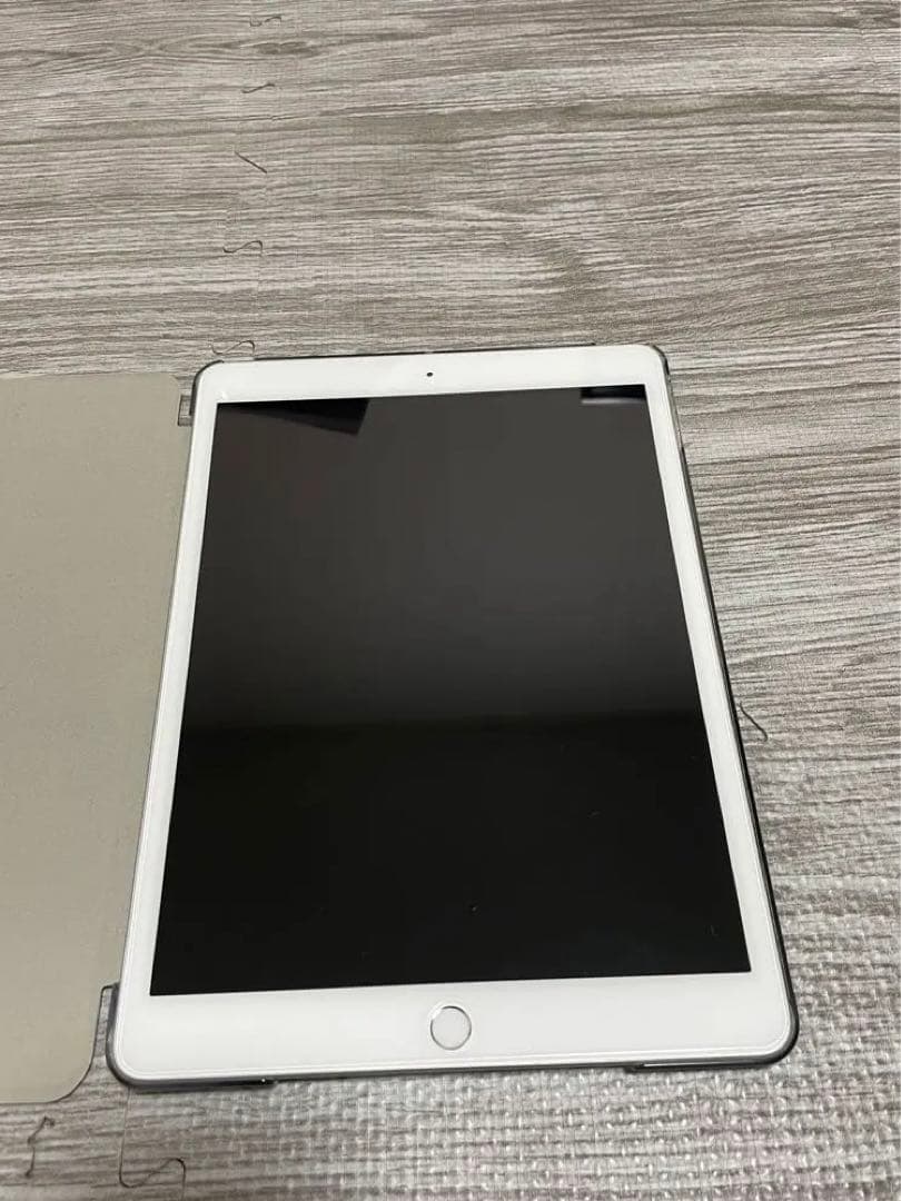 iPad (第８世代) Wi-Fi 32GB シルバー (整備済み品)