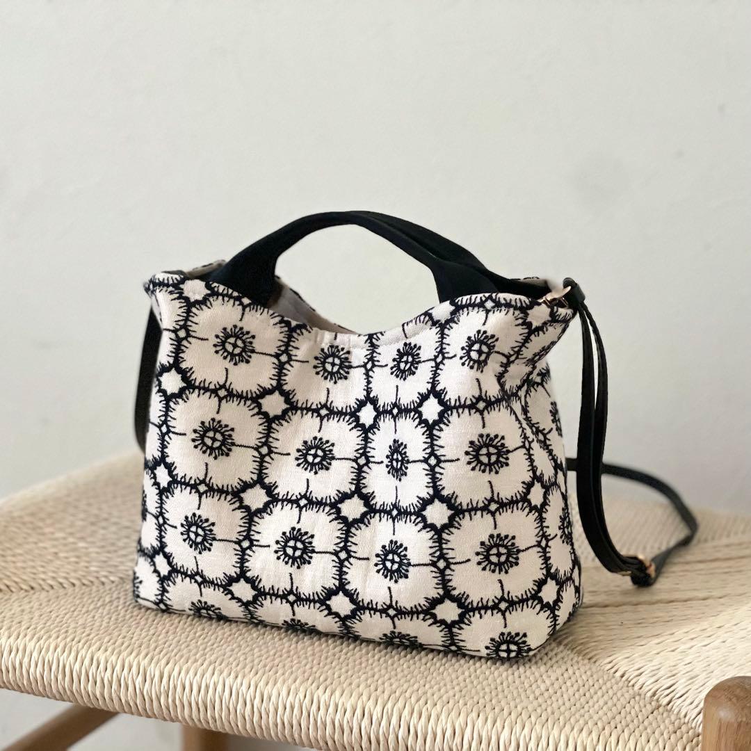 ⚮̈ミナペルホネン　anemone light beige ヌッピバッグＳ