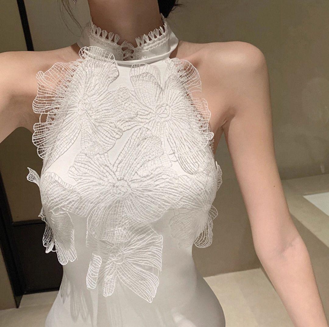 ホルターネックドレス　ミディ丈　ドレス　キャバドレス　白　タイト 上品