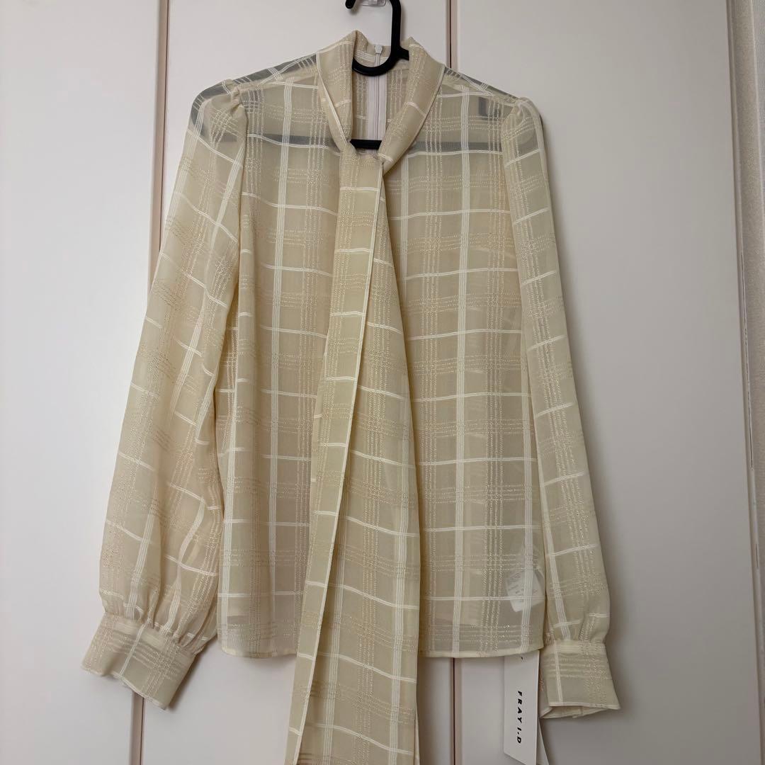 フレイアイディー　ビッグボウタイブラウス