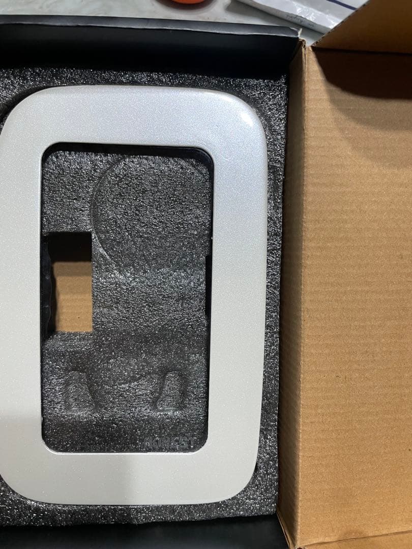 200系 ハイエース　HONEST フューエルリッドカバー　オマケ付き