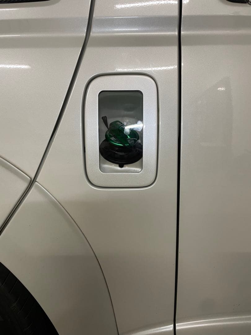 200系 ハイエース　HONEST フューエルリッドカバー　オマケ付き