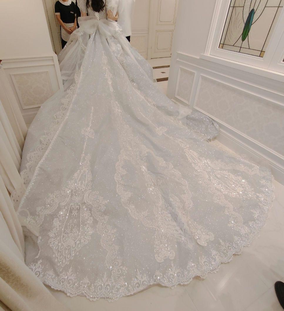 ウェディングドレス7点セット　パニエ　ティアラ　手袋　ベール　チョーカー