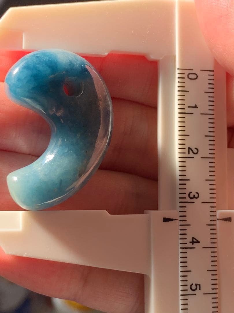 最上級　茄子紺　入りコン沢青翡翠　勾玉　糸魚川翡翠　コン沢勾玉　ひすい　ヒスイ