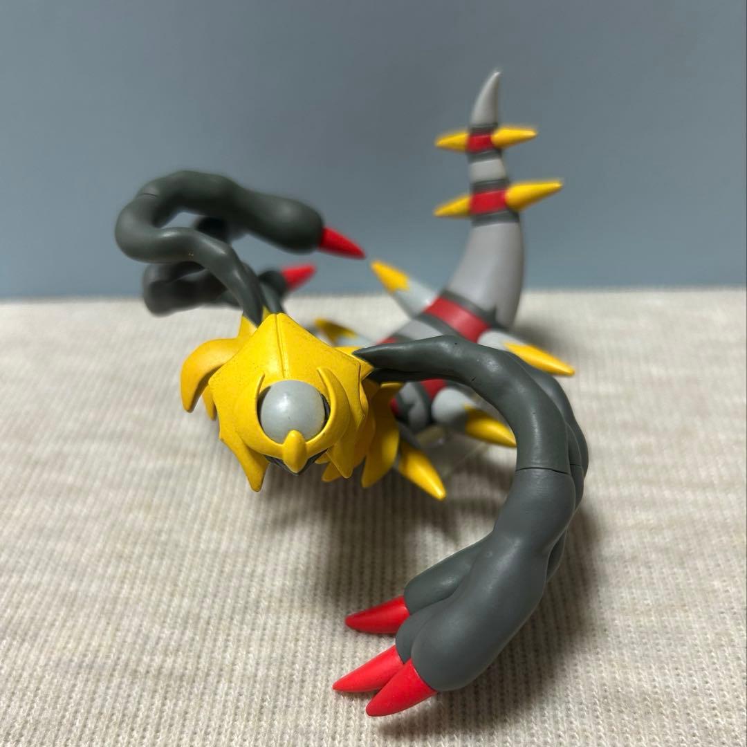 立体ポケモン図鑑　ギラティナ　オリジン　フィギュア　ガチャガチャ