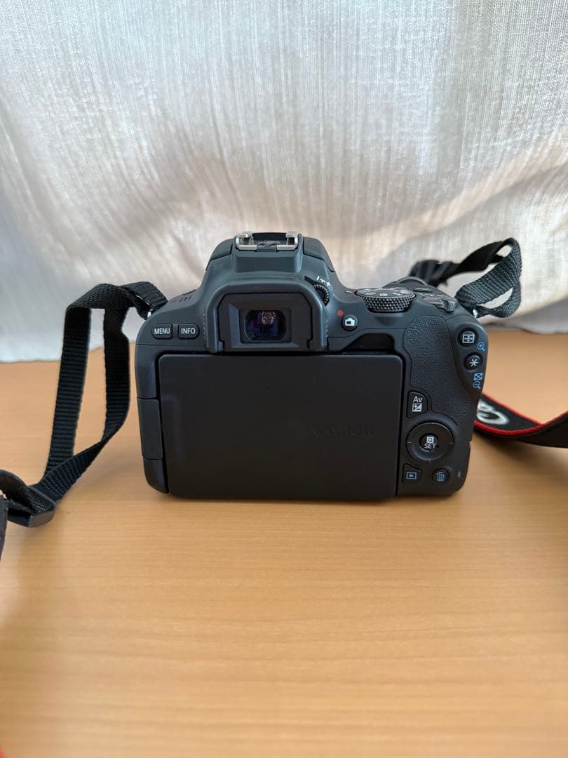 Canon EOS Kiss X9 デジタル一眼レフ