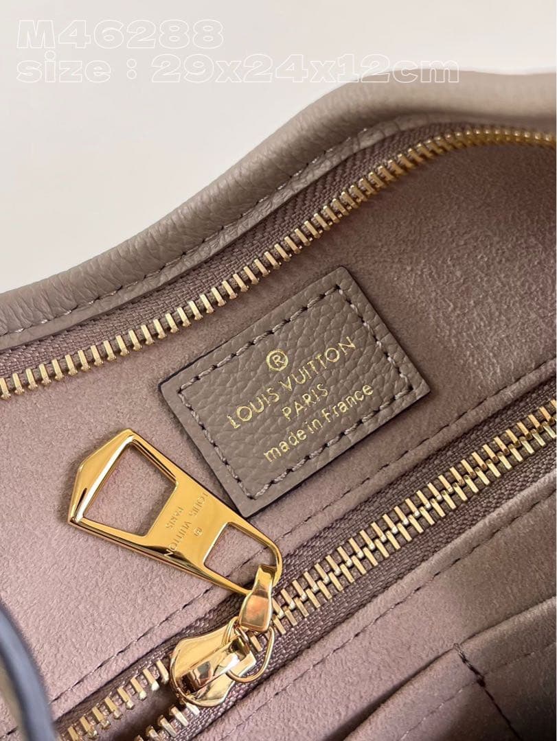 ベージュ系 ショルダーバッグ ポーチ付き