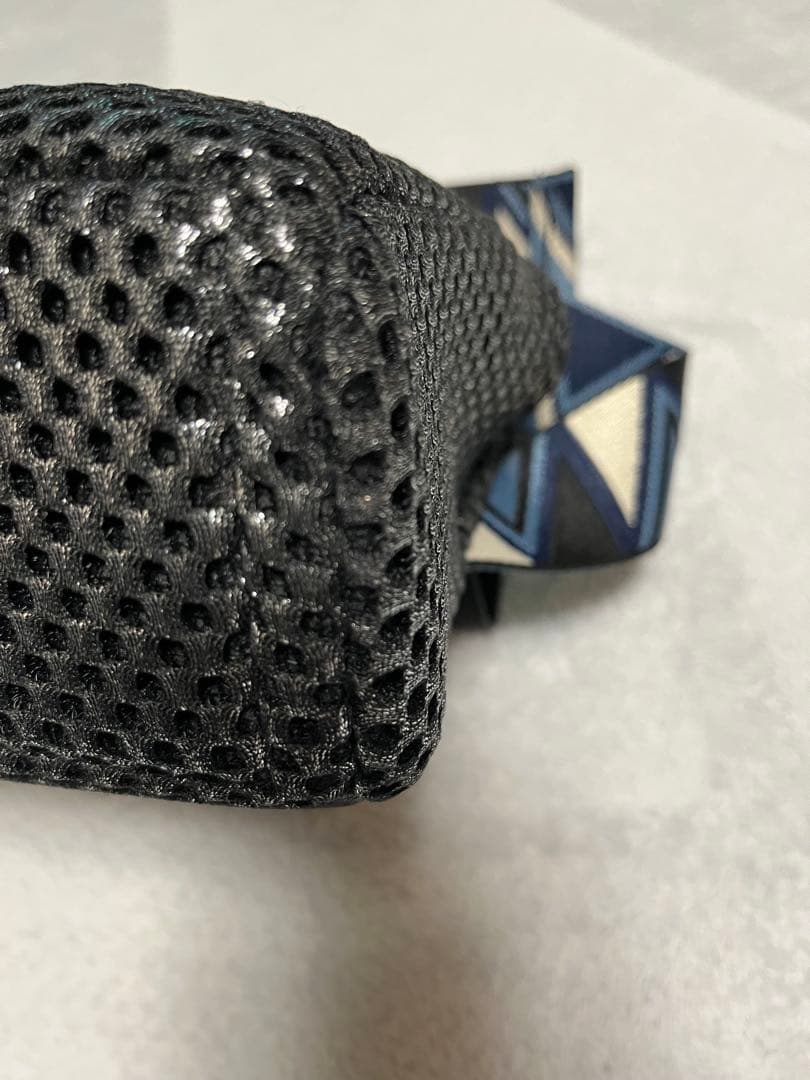 ヤマダヤLASUD アシンメトリーフラップボディバッグ