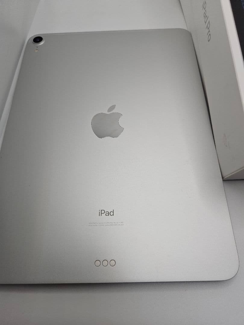 [美品] iPad pro 本体 充電ケーブル　カバー付き
