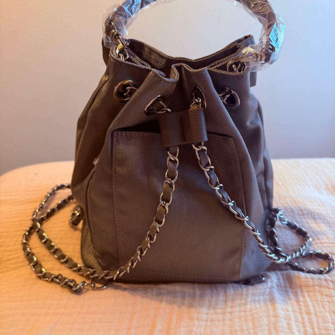 セルフォード チェーンショルダーフリルサック グレー