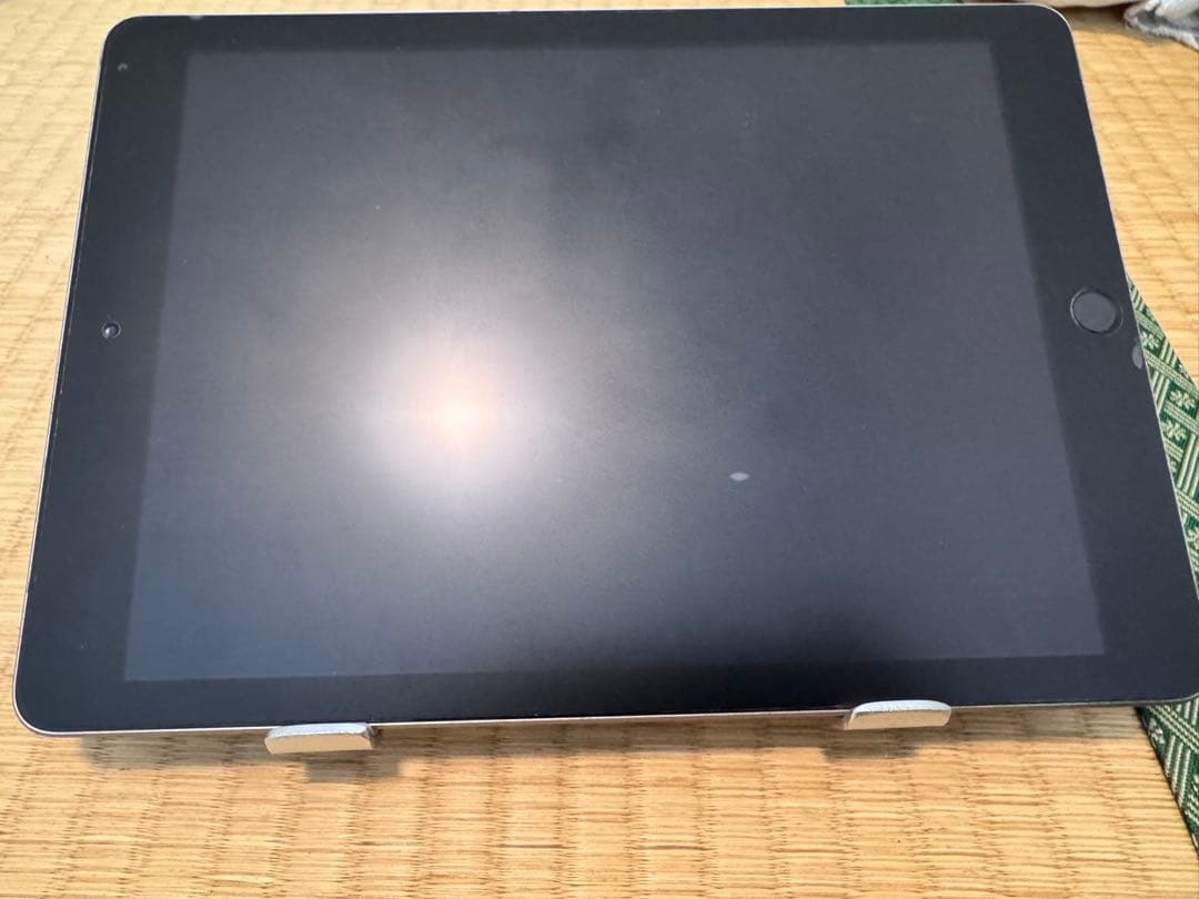 iPad 第6世代　シルバー　32GB