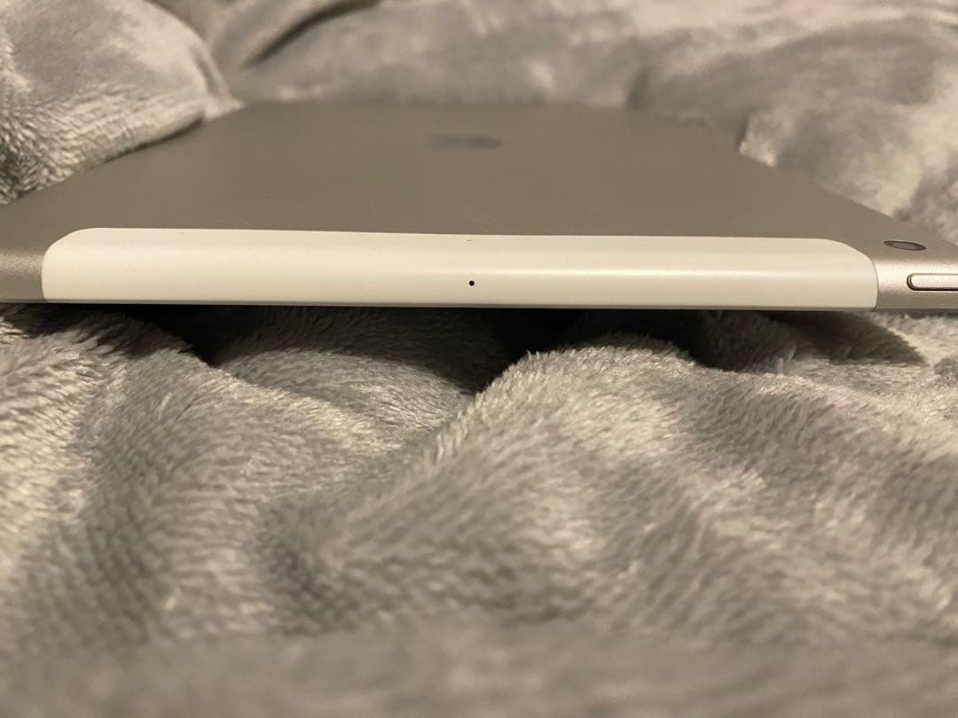 Apple iPad 第6世代 32GB シルバー 本体