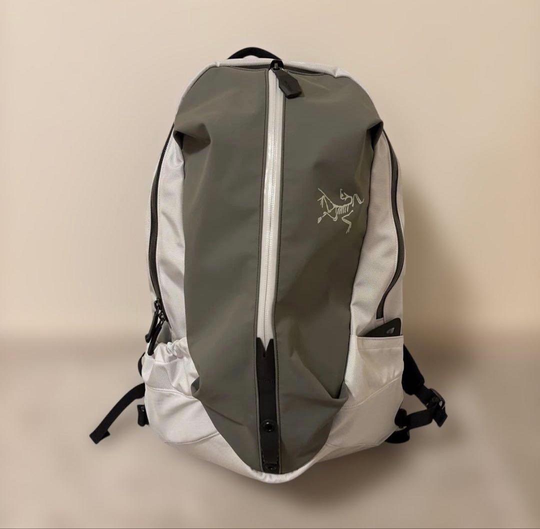 美品 アークテリクス ARC'TERYX アロー22 ホワイト グレー リュック