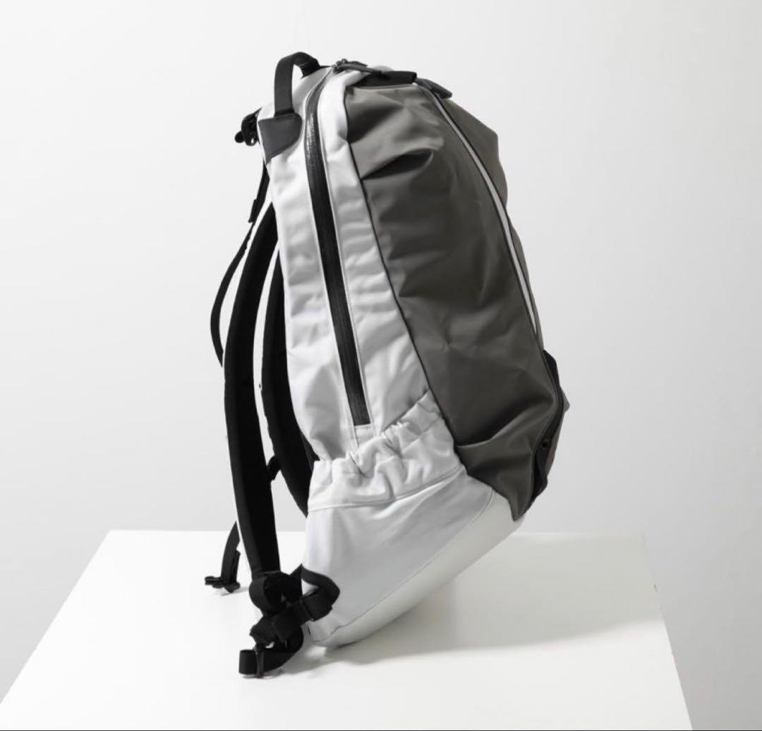 美品 アークテリクス ARC'TERYX アロー22 ホワイト グレー リュック