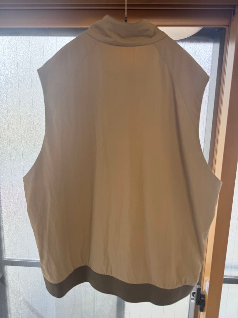 Unlikely Anything Golf Vest ベージュ
