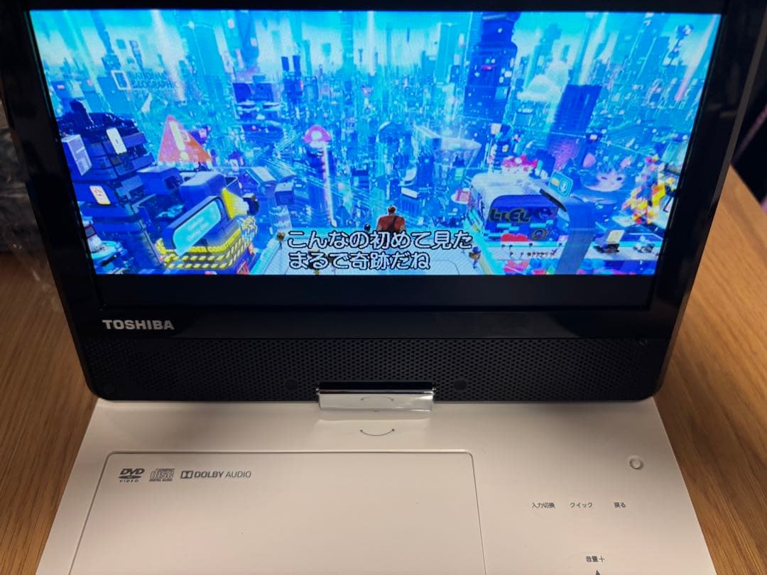 TOSHIBA　東芝ポータブルDVDプレーヤー　SD-P910S