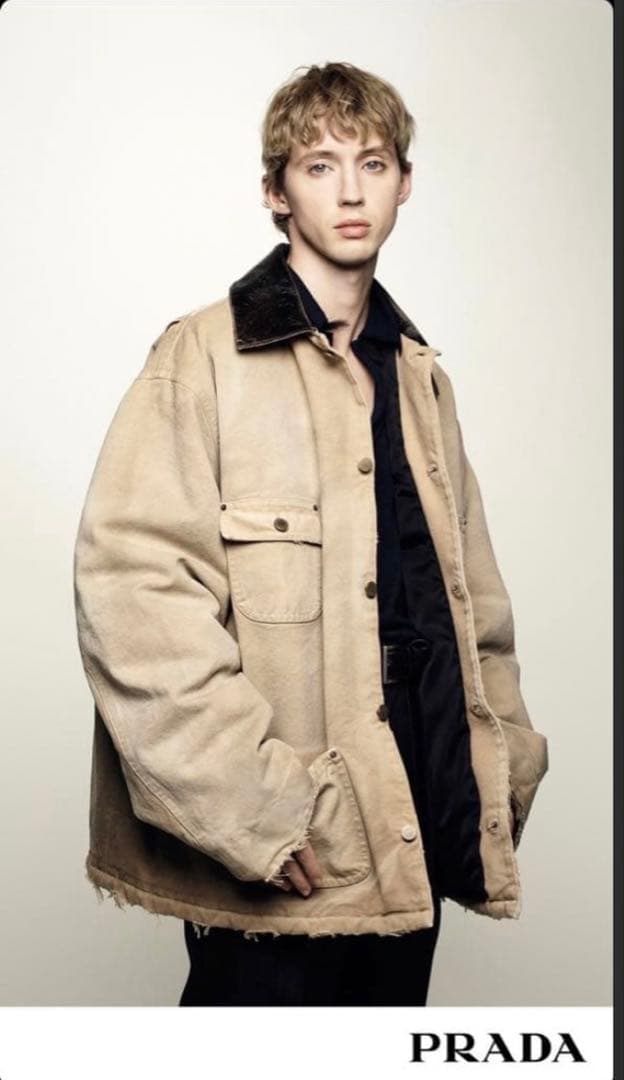 カーハート　デトロイトジャケット　ベージュ