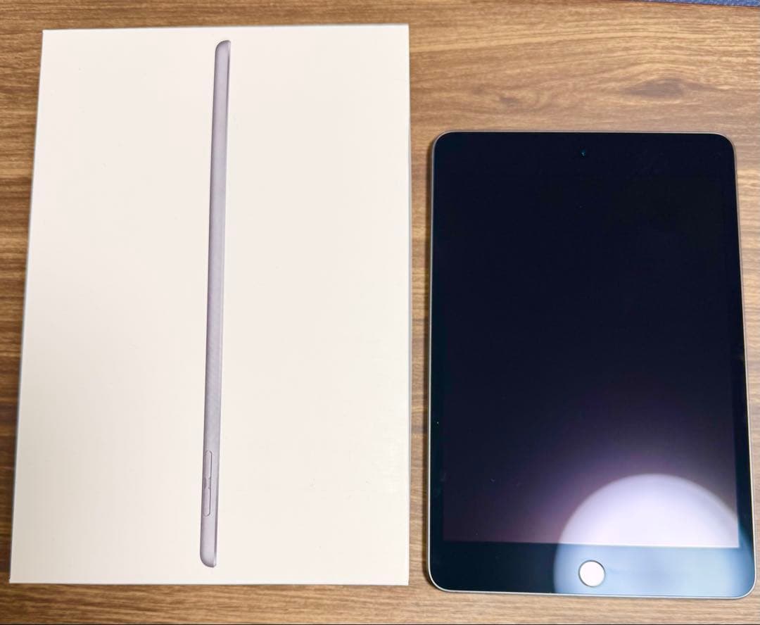 ぱぴこ 【付属品未使用】Apple iPad mini（第5世代）