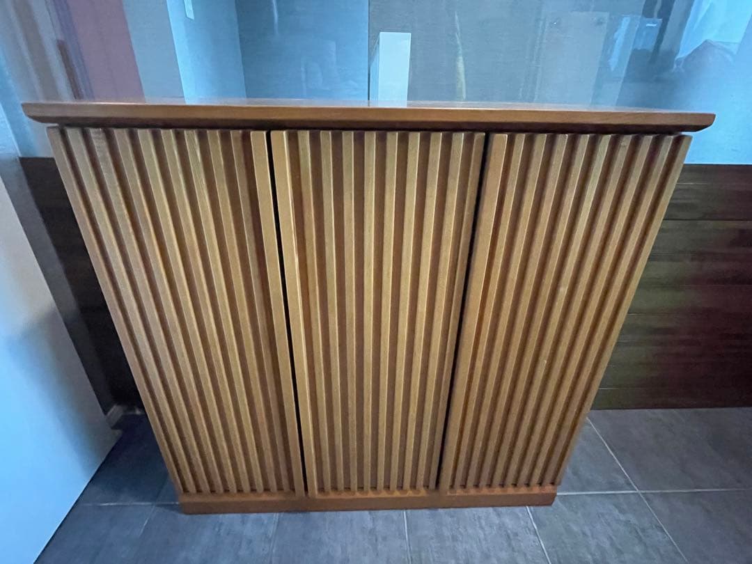 iwa-chan　■天然木 縦格子キャビネット/サイドボード W89cm■