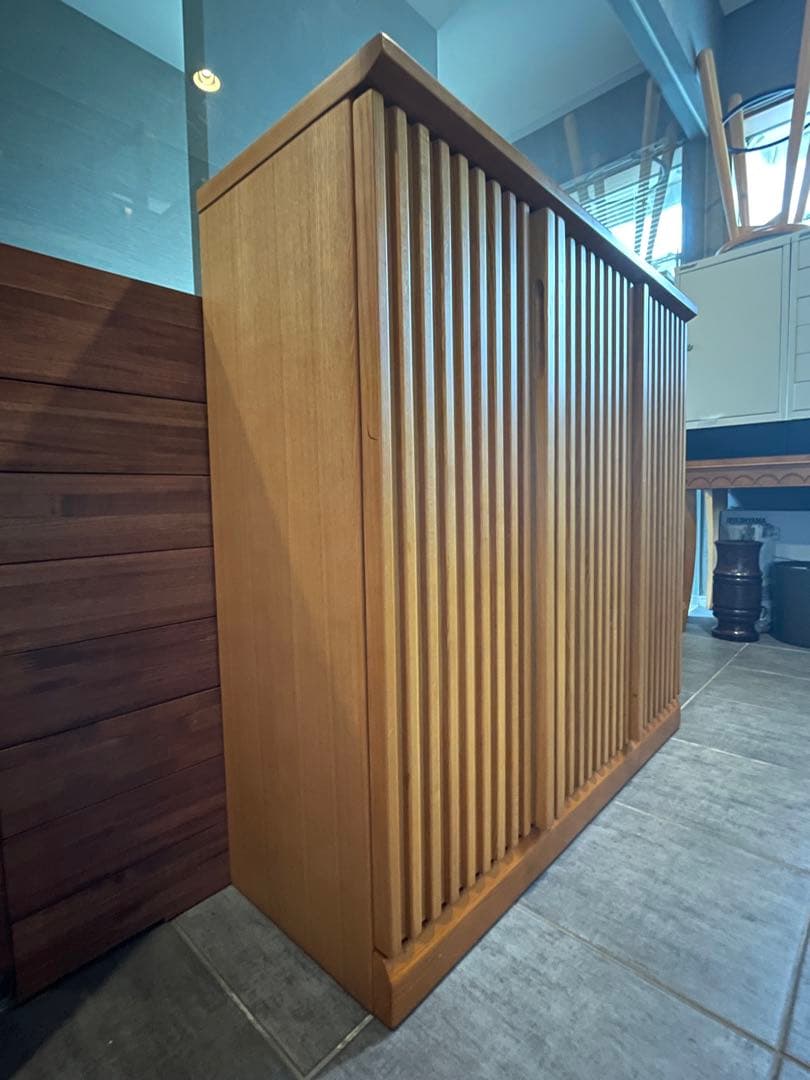 iwa-chan　■天然木 縦格子キャビネット/サイドボード W89cm■