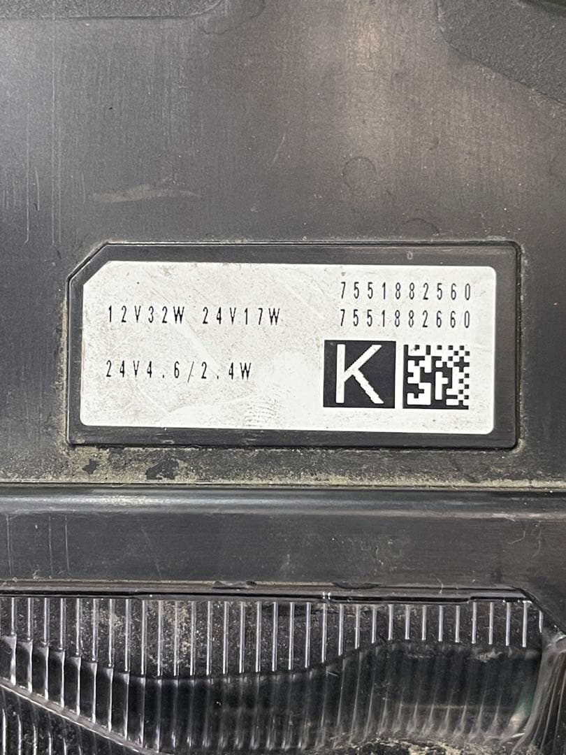 中古部品 いすゞフォワード 右ヘッドランプ