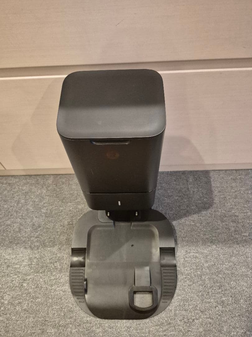 iRobotのルンバiシリーズ　クリーンベースのみ