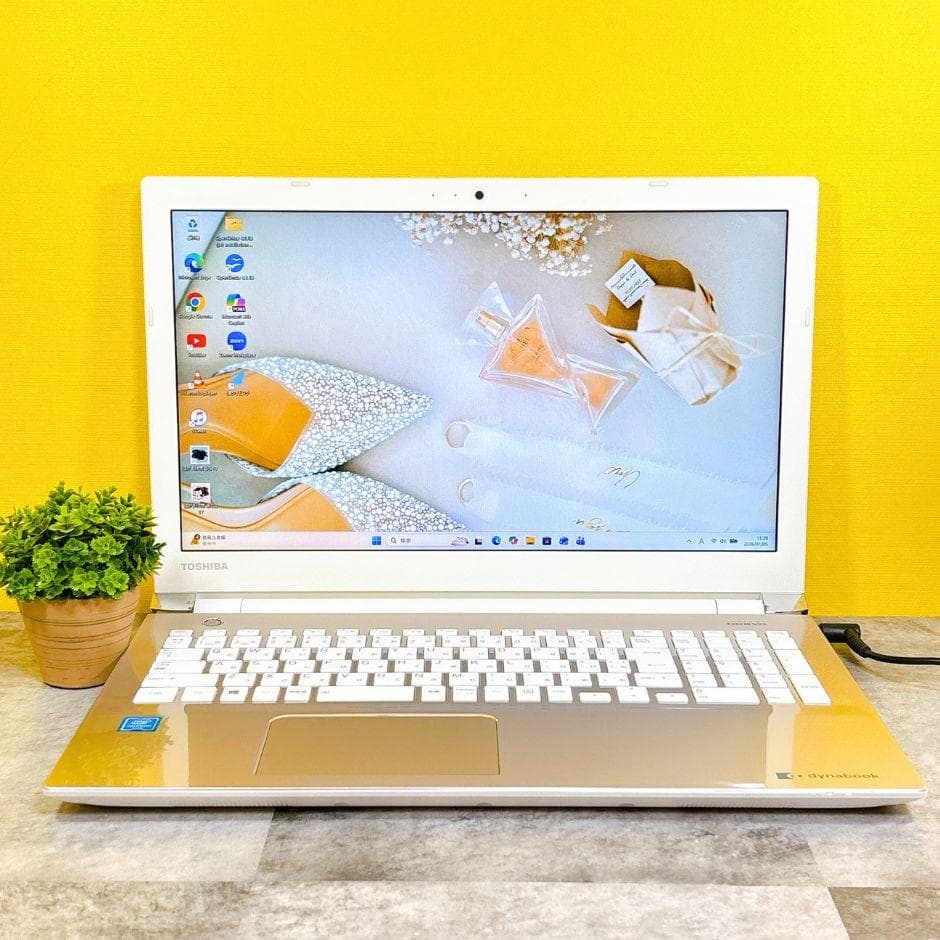 ほぼ美品✨おしゃれゴールド❣快適SSD✨カメラ付き フルHD 薄型 Win11