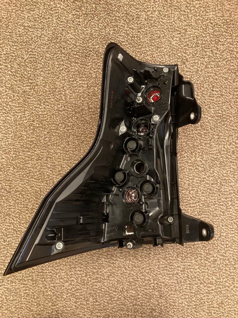 プラド150系後期純正テールランプ（右側のみ）