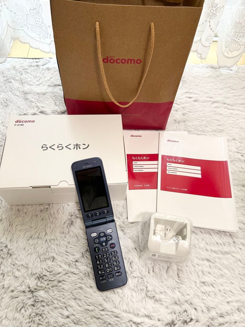 美品！docomo らくらくホン F-01M ネイビー