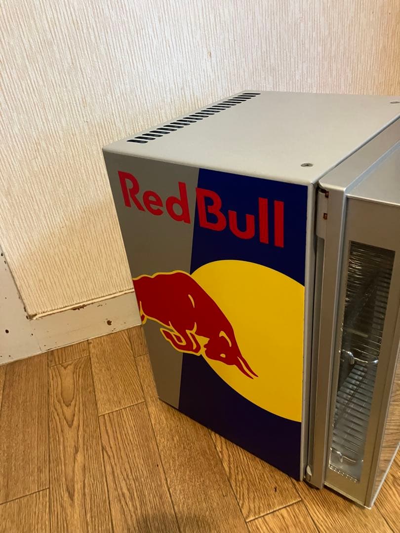 【希少】　RedBull レッドブル　小型冷蔵庫　ショーケース 非売品　美品